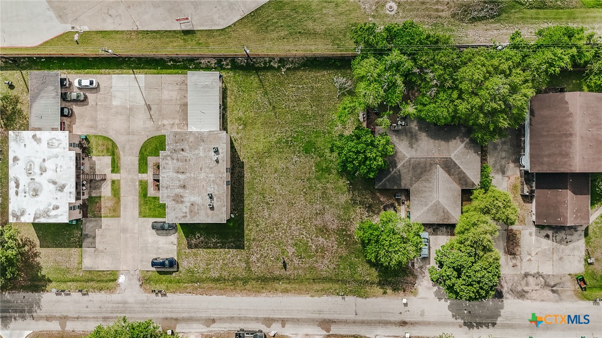 902 Simpson, Victoria, TX 77904 — photo 1