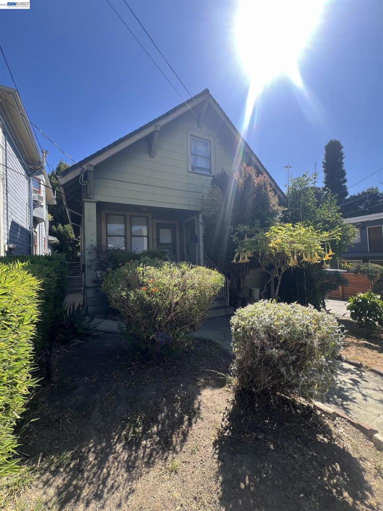 28 30 Yosemite Ave, Oakland, CA 94611-5323 — photo 1