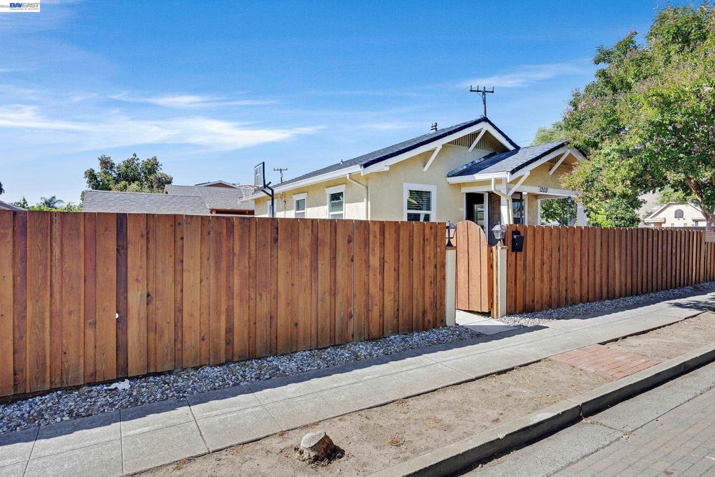 1203 H St, Union City, CA 94587 — photo 1