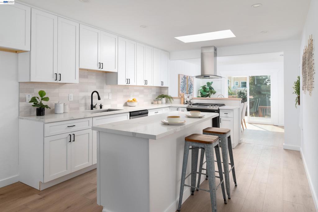 1044 86Th Ave, Oakland, CA 94621 — photo 1