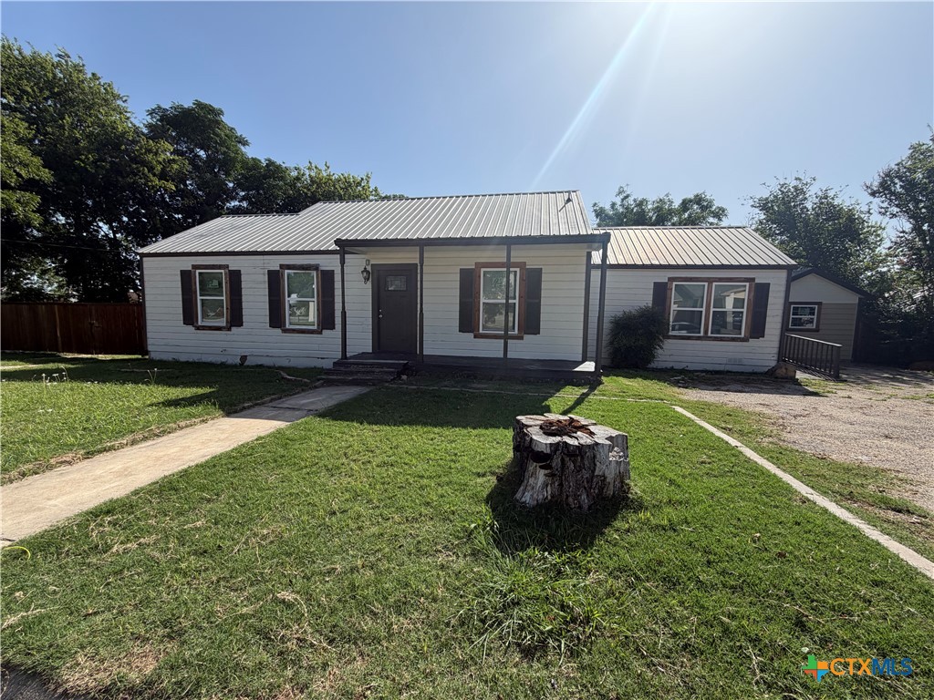 103 S Walnut Street, Lampasas, TX 76550 — photo 1
