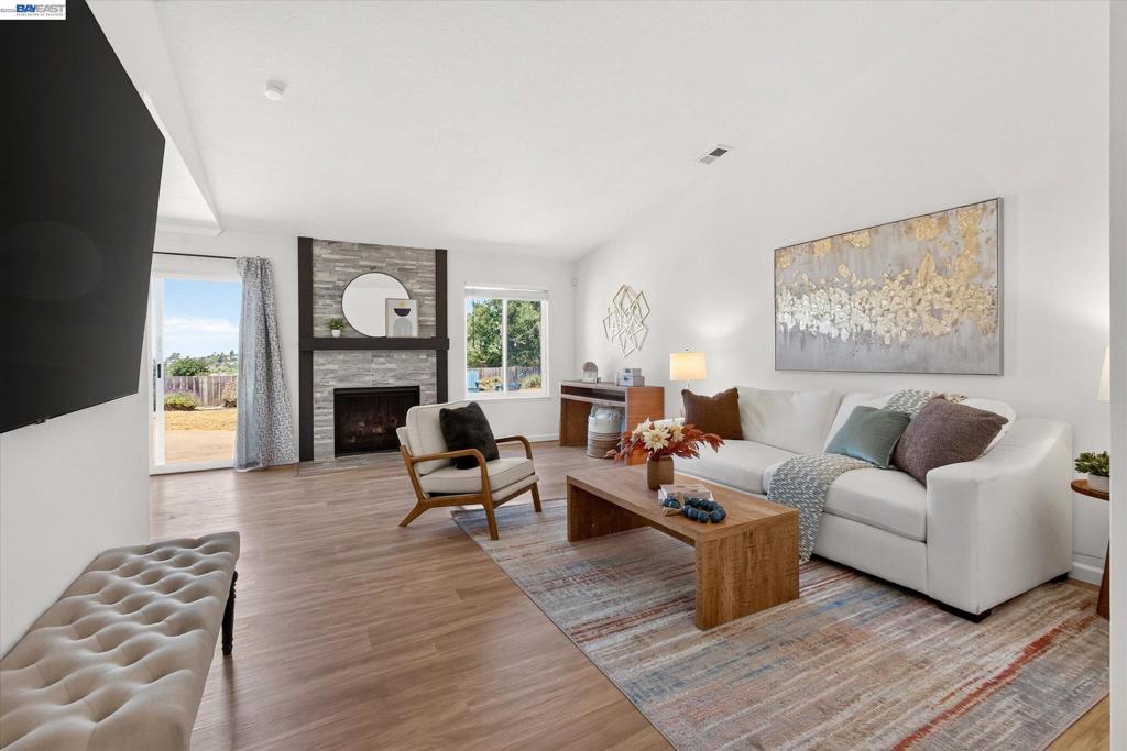 295 Iris Rd, Hercules, CA 94547 — photo 1