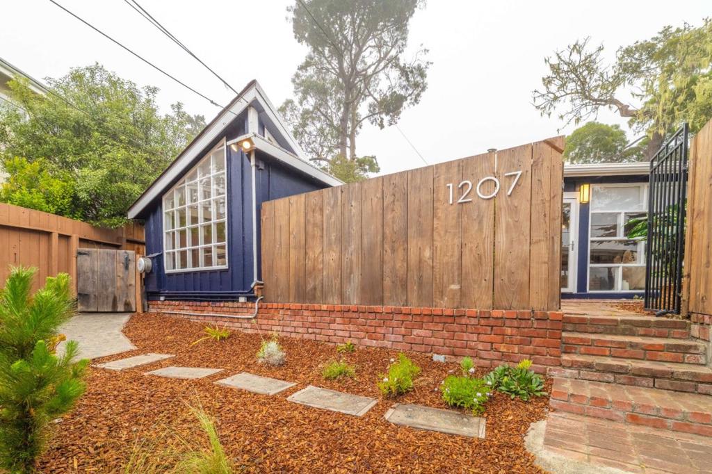 1207 Presidio Boulevard, Pacific Grove, CA 93950 — photo 1