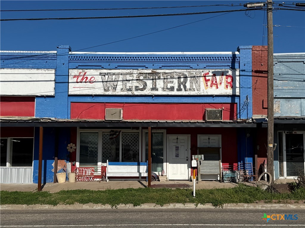 204 E Gassaway, Lott, TX 76656 — photo 1