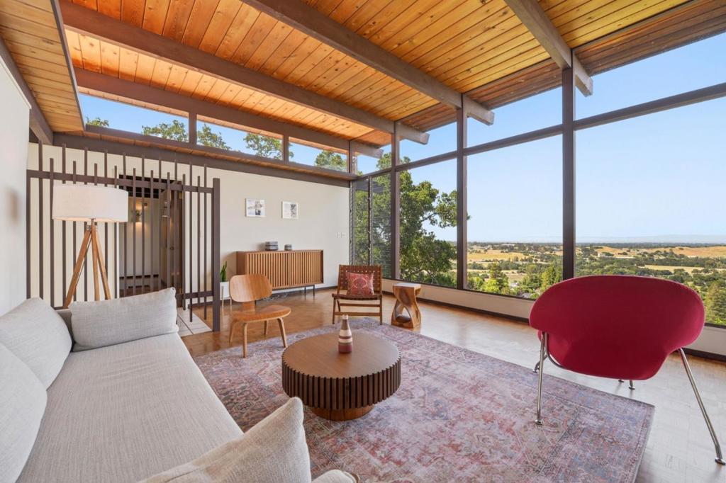 410 Conil Way, Portola Valley, CA 94028 — photo 1