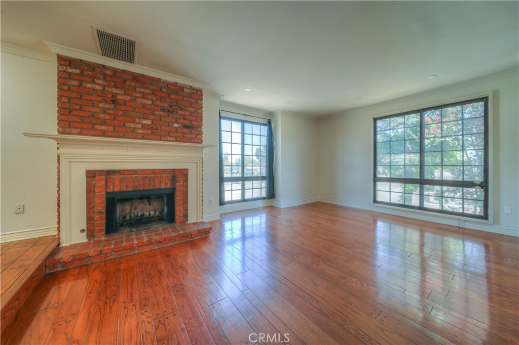 18100 Burbank 14, Tarzana, CA 91356 — photo 1
