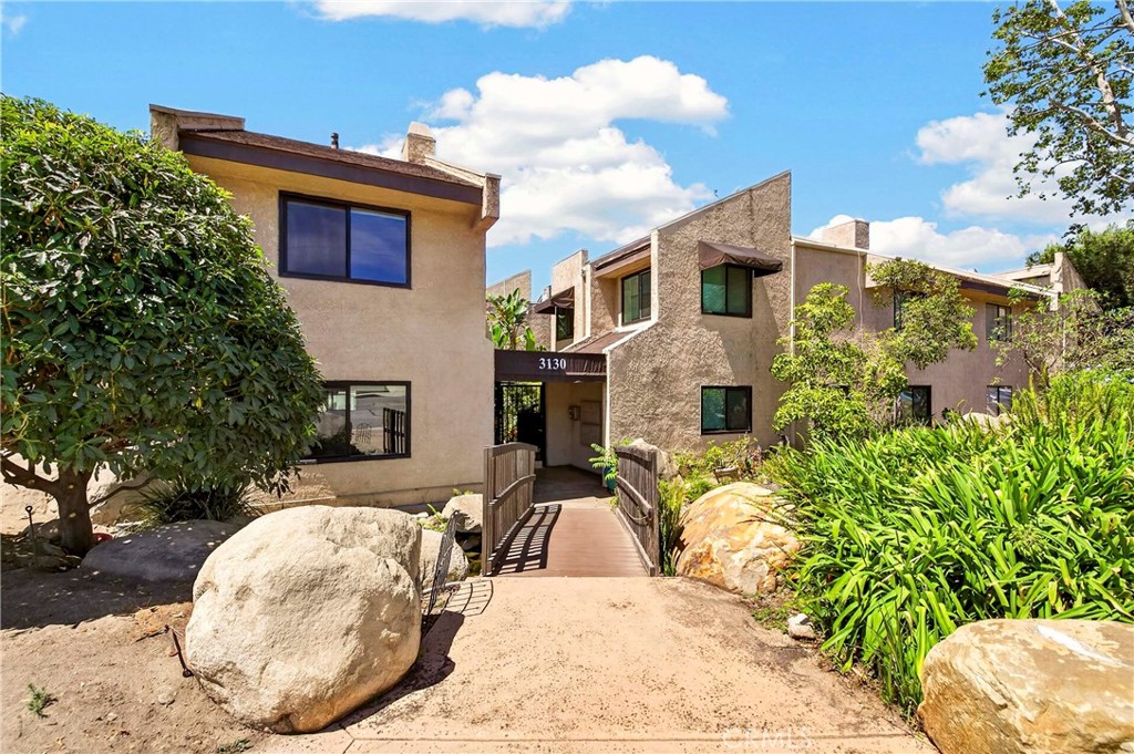 3130 Montrose Avenue 106, La Crescenta, CA 91214 — photo 1