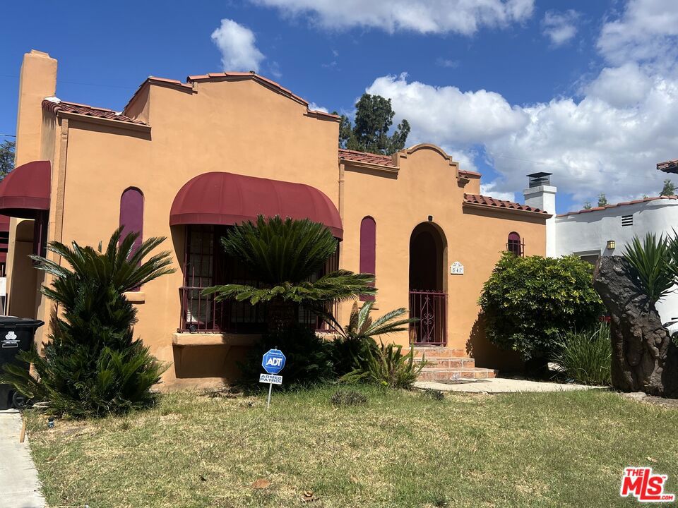 547 N Irving Boulevard, Los Angeles, CA 90004 — photo 1