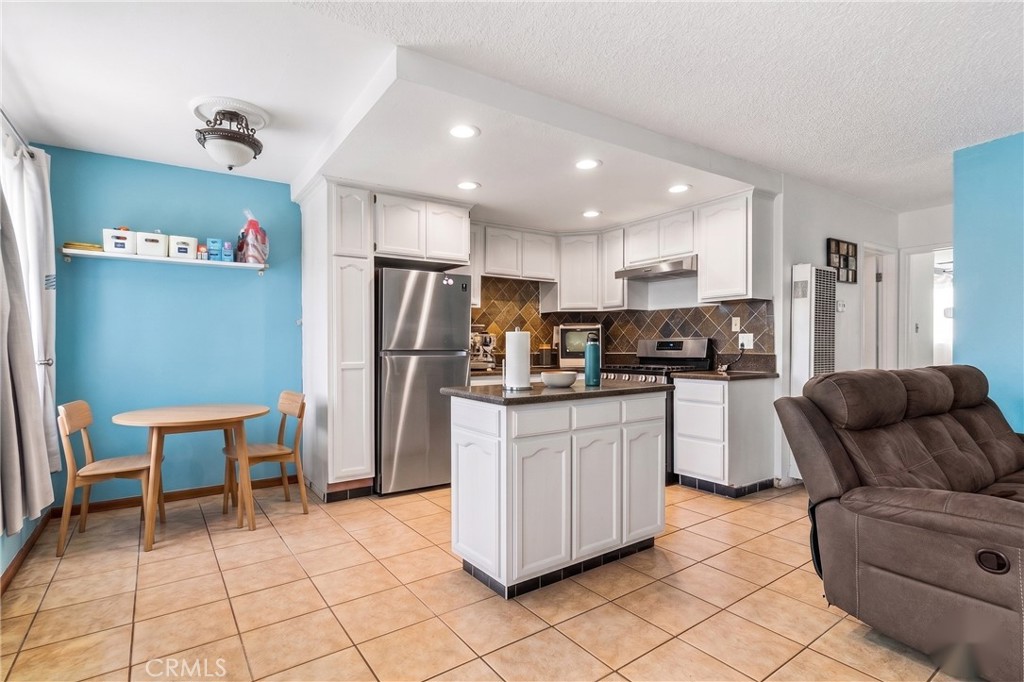 3325 Santa Fe Avenue 110, Long Beach, CA 90810 — photo 1