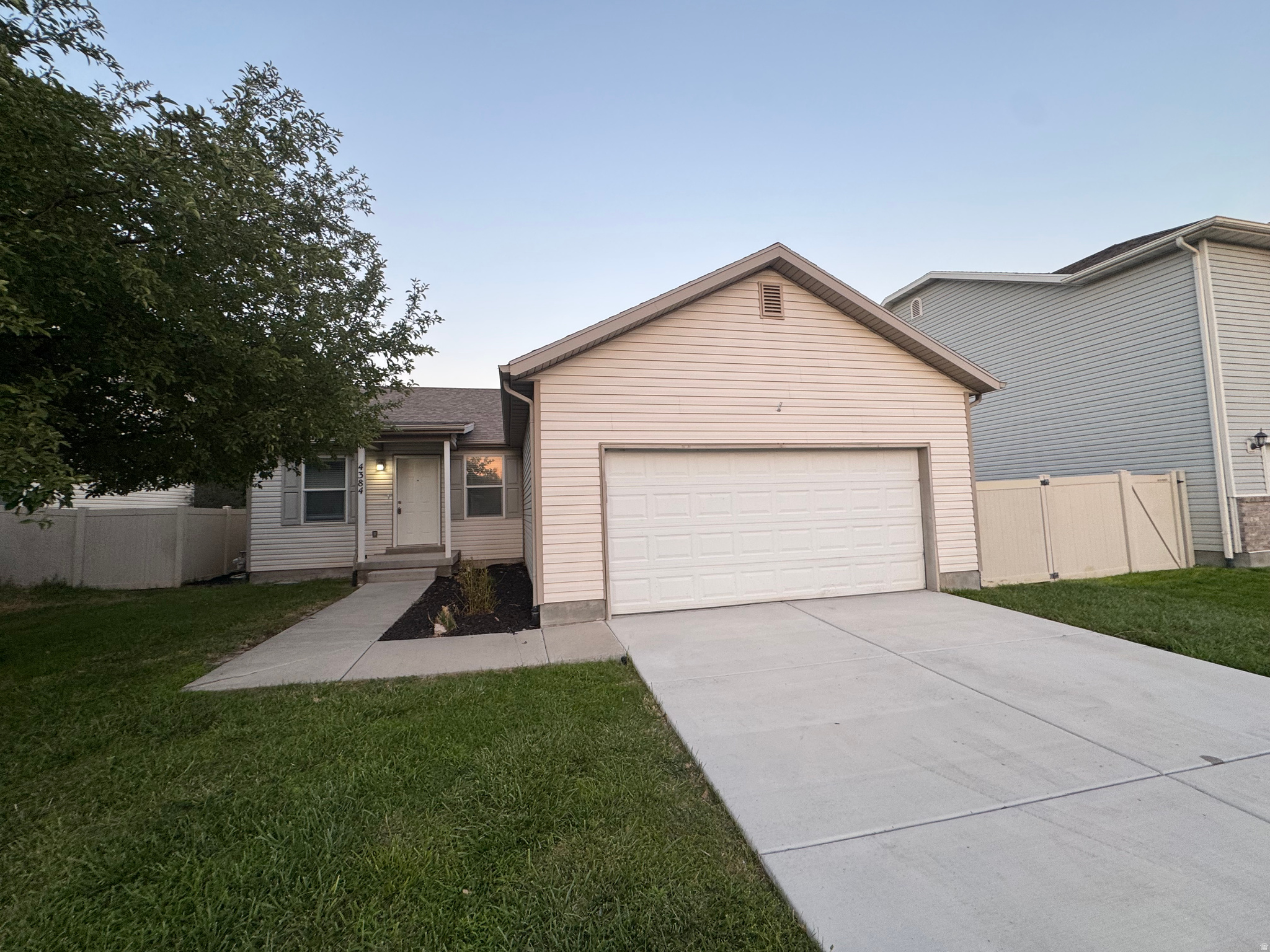 4384 N MAPLE DR, Eagle Mountain, UT 84005 — photo 1