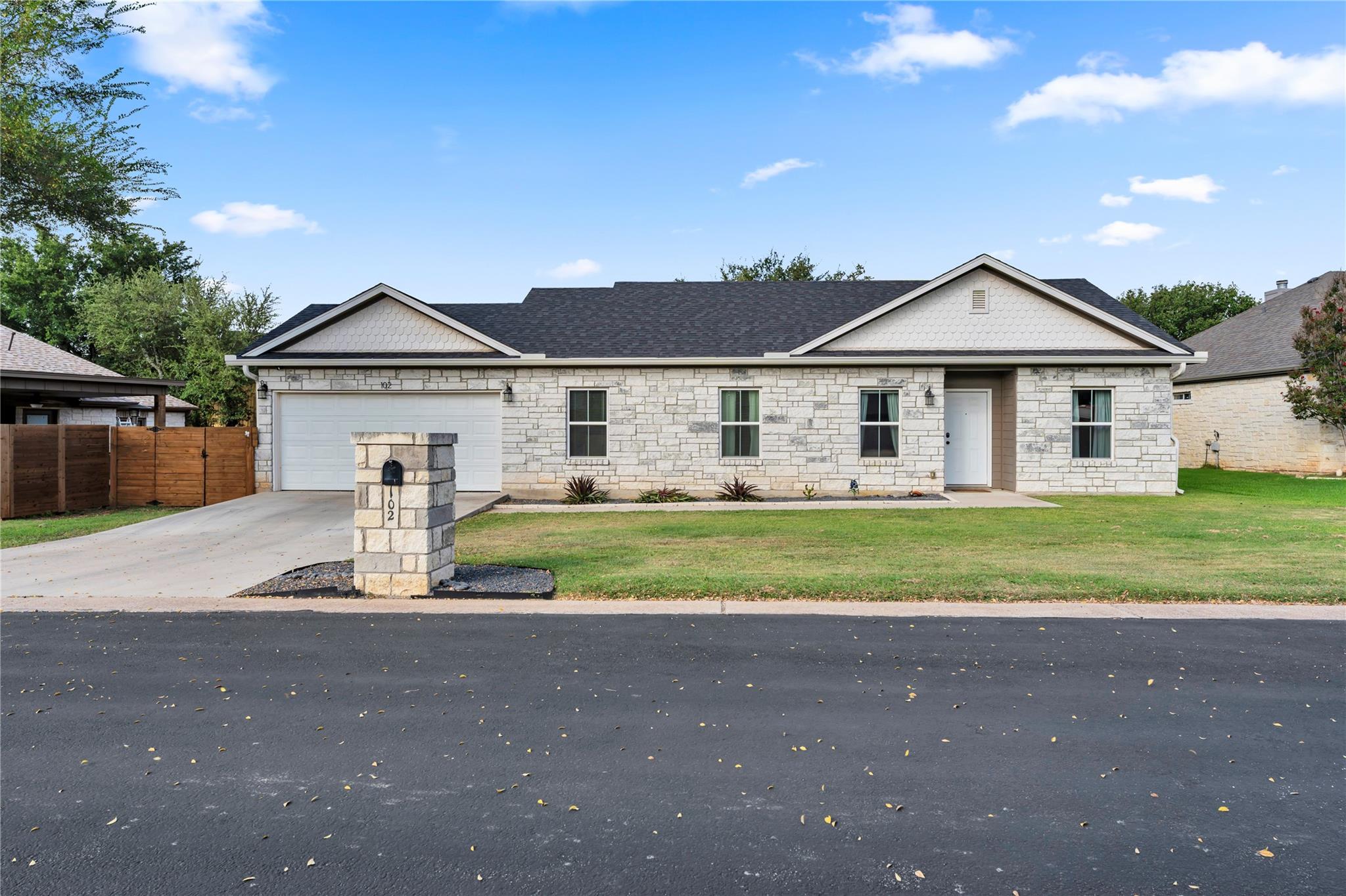 102 Fox, Burnet, TX 78611 — photo 1