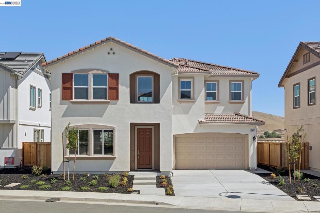 2404 Golden Way, Fairfield, CA 94533 — photo 1