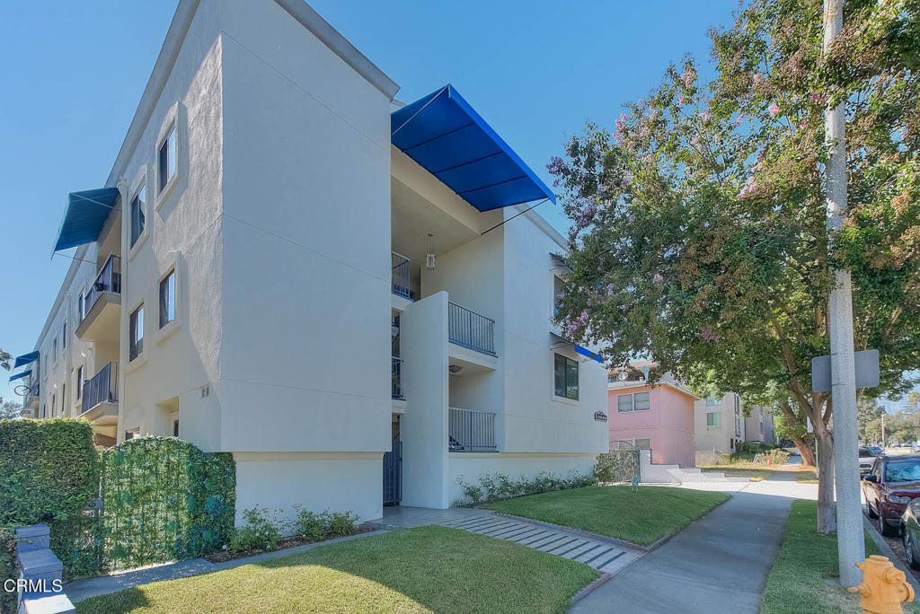 285 S Sierra Madre Boulevard E, Pasadena, CA 91107 — photo 1