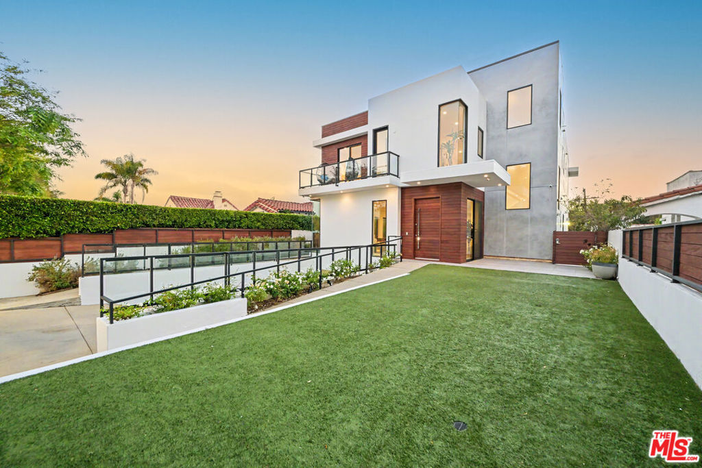 1529 S Point View Street, Los Angeles, CA 90035 — photo 1