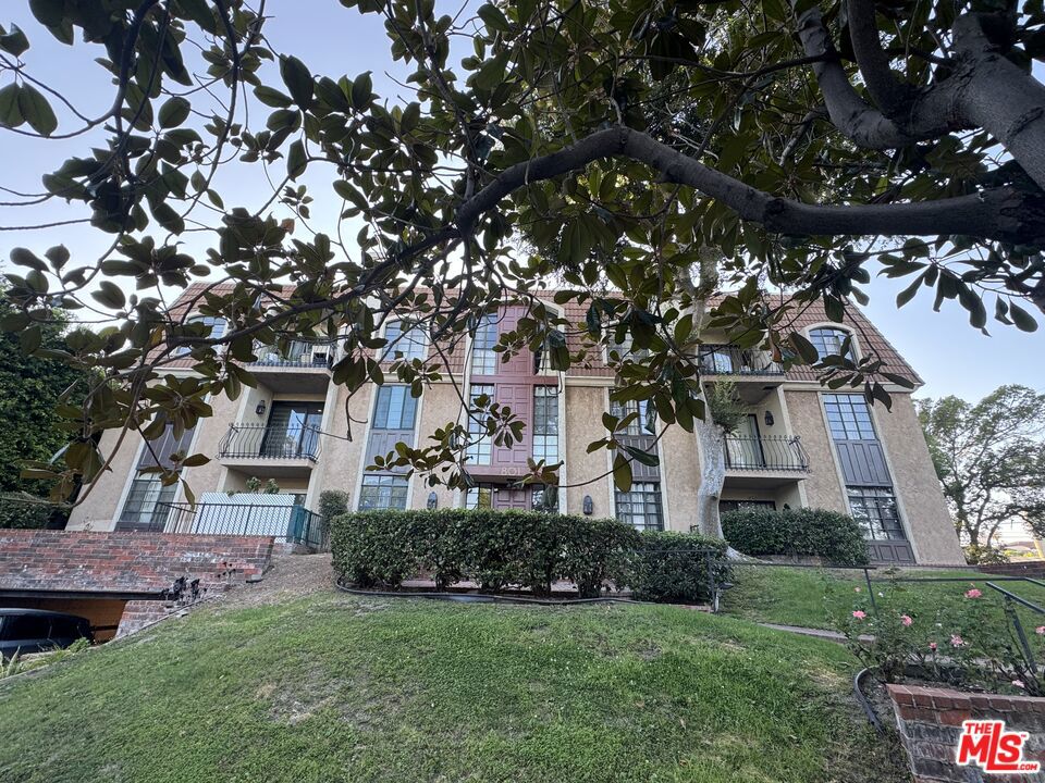 801 S Plymouth Boulevard 302, Los Angeles, CA 90005 — photo 1