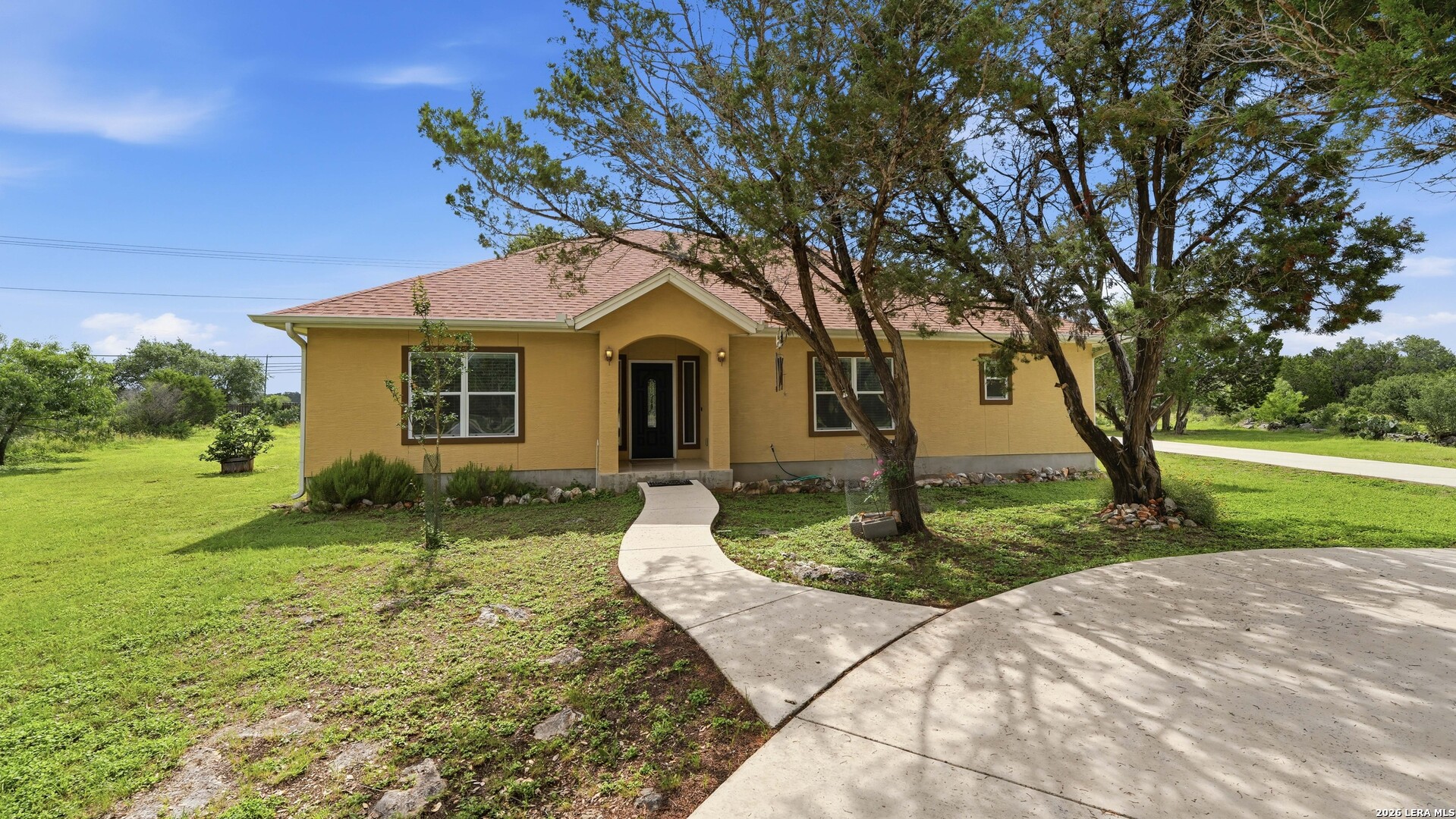 125 BIG SKY DR, New Braunfels, TX 78132 — photo 1