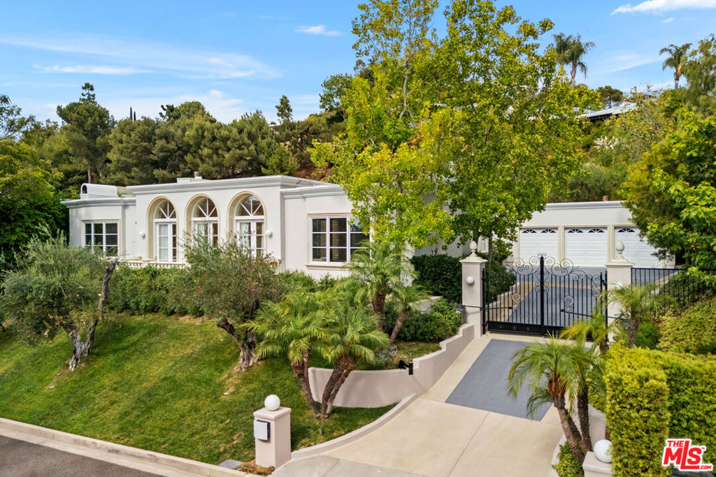 475 Martin Lane, Beverly Hills, CA 90210 — photo 1