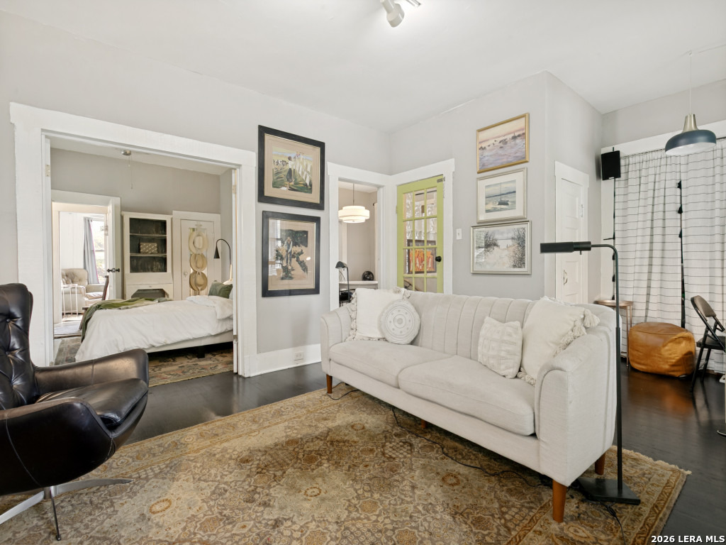 200 Queen Anne Ct, ,  78209 — photo 1