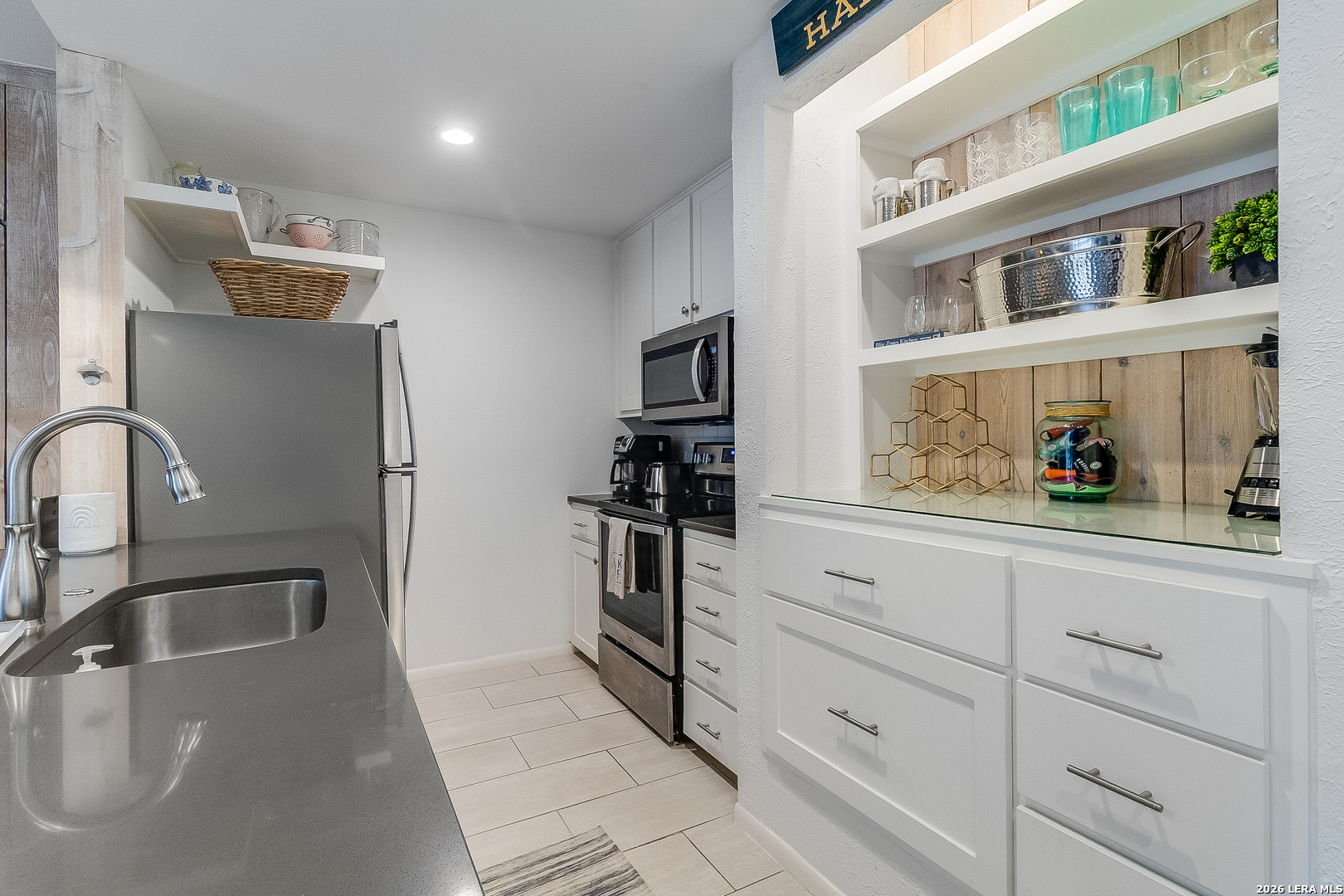 613 Hi Circle North #E, , 78657 — photo 1