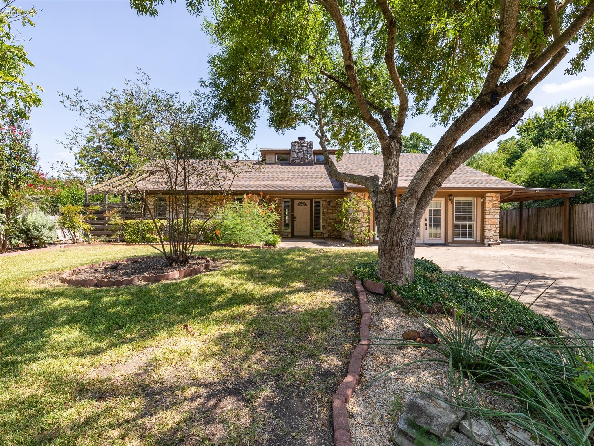 2101 Kent, Taylor, TX 76574 — photo 1