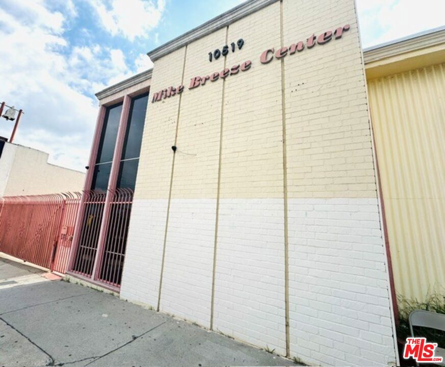 10519 S Western Avenue, Los Angeles, CA 90047 — photo 1