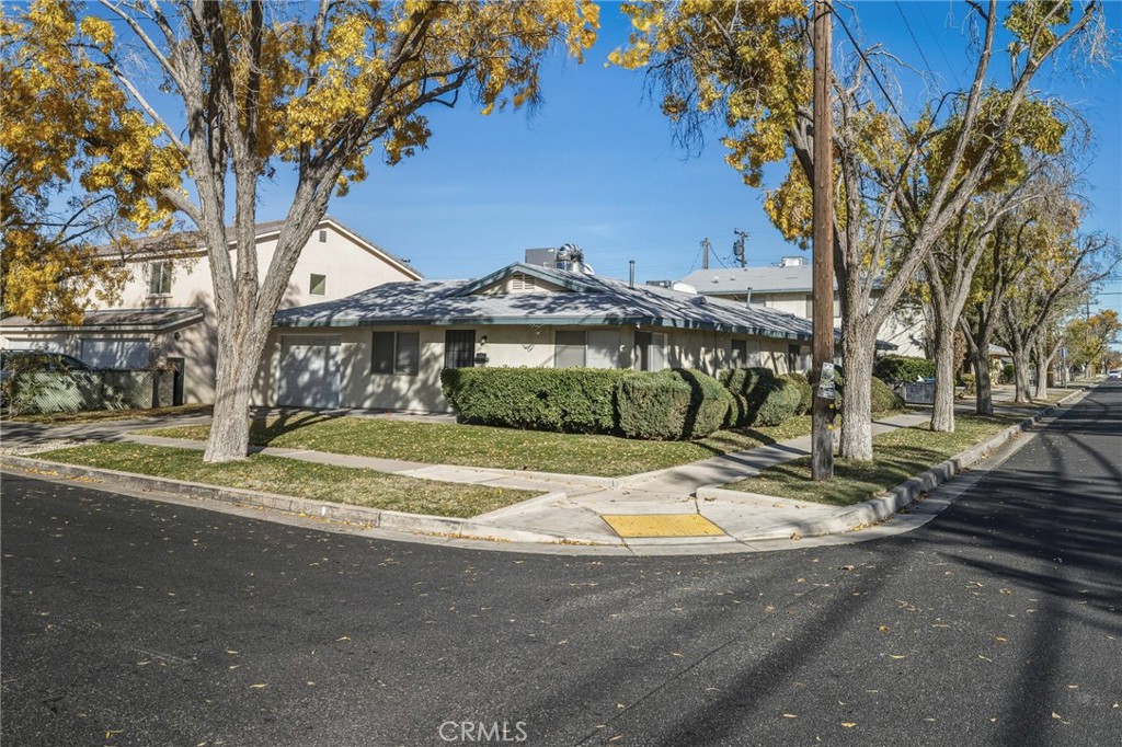 44702 Fig Avenue, Lancaster, CA 93534 — photo 1