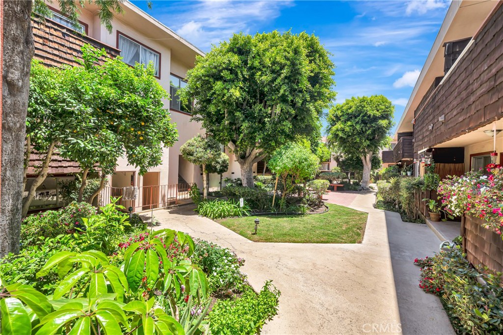 5349 Newcastle 56, Encino, CA 91316 — photo 1