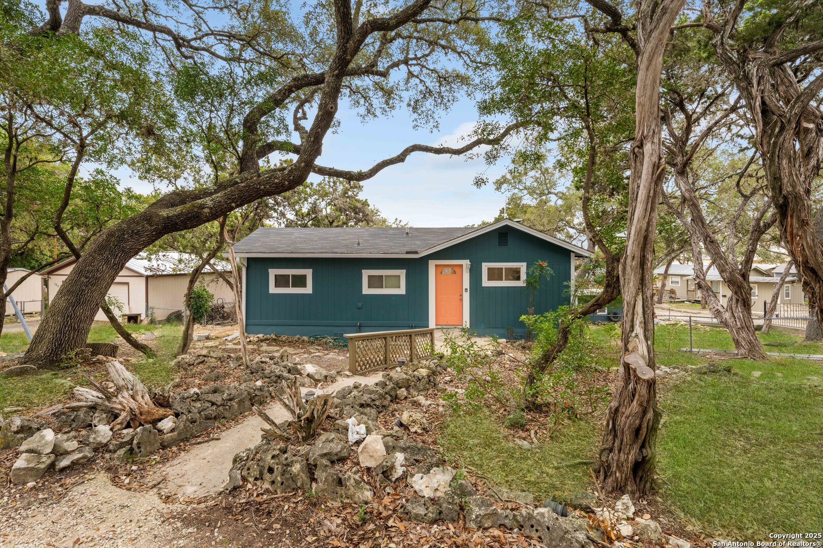 143 Park Dr, Pipe Creek, TX 78063 — photo 1