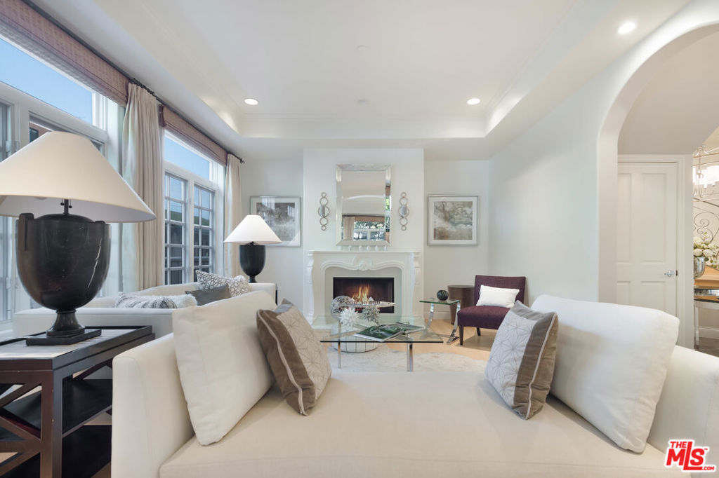 202 N CRESCENT Drive 1, Beverly Hills, CA 90210 — photo 1