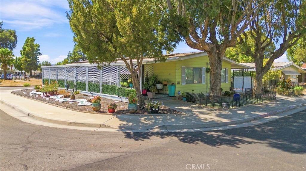 643 Mariposa, Hemet, CA 92543 — photo 1