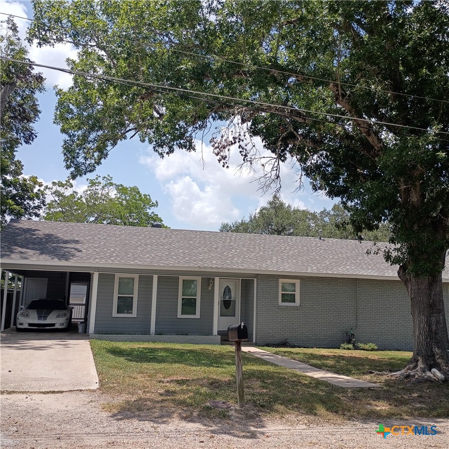 607 E Hamilton, Cuero, TX 77954 — photo 1