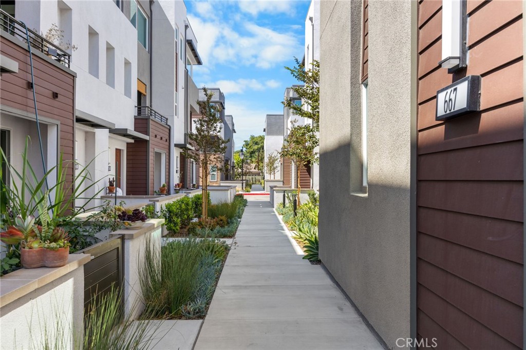 669 S Lyon Street, Santa Ana, CA 92705 — photo 1
