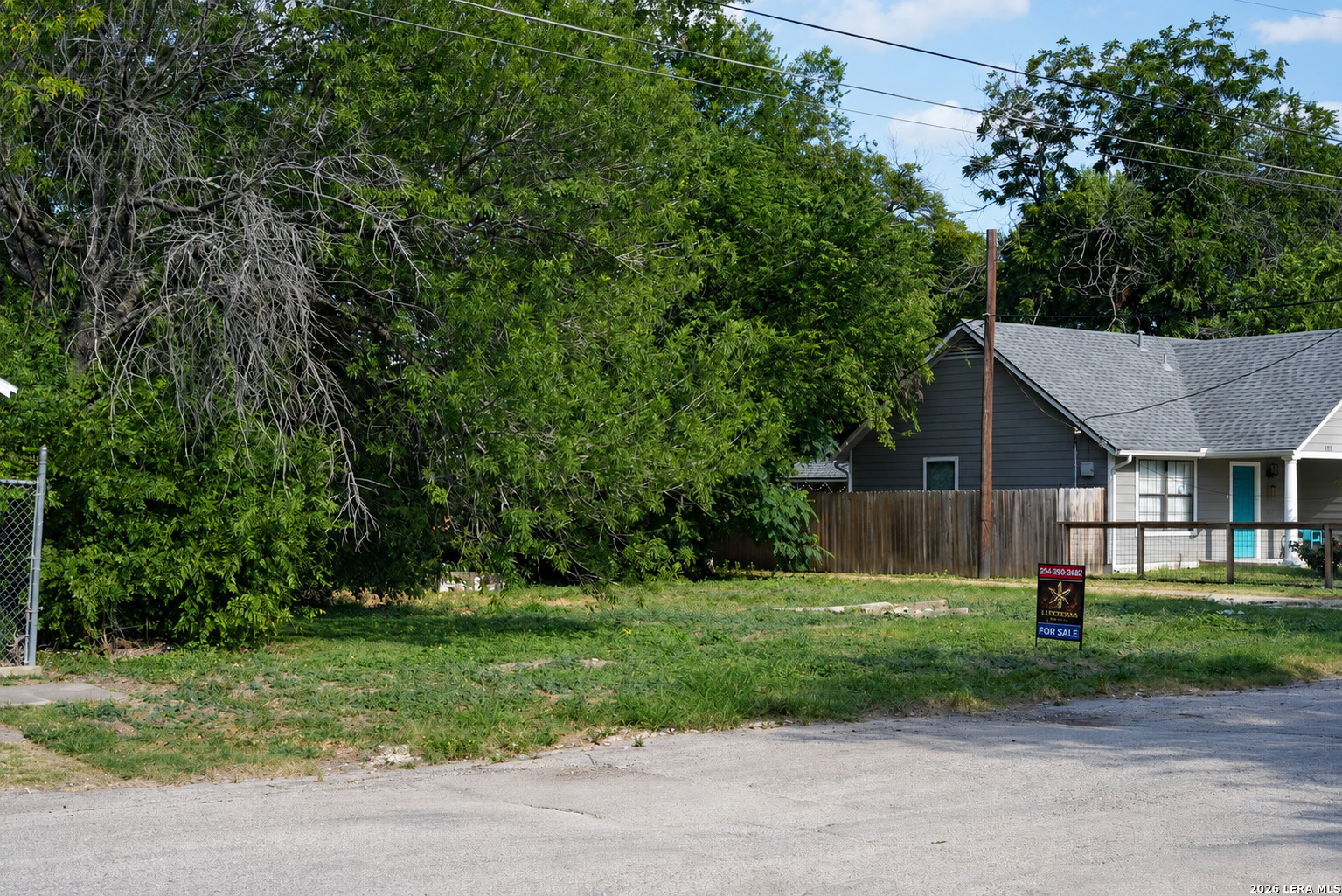 220 Muncey, ,  78202 — photo 1