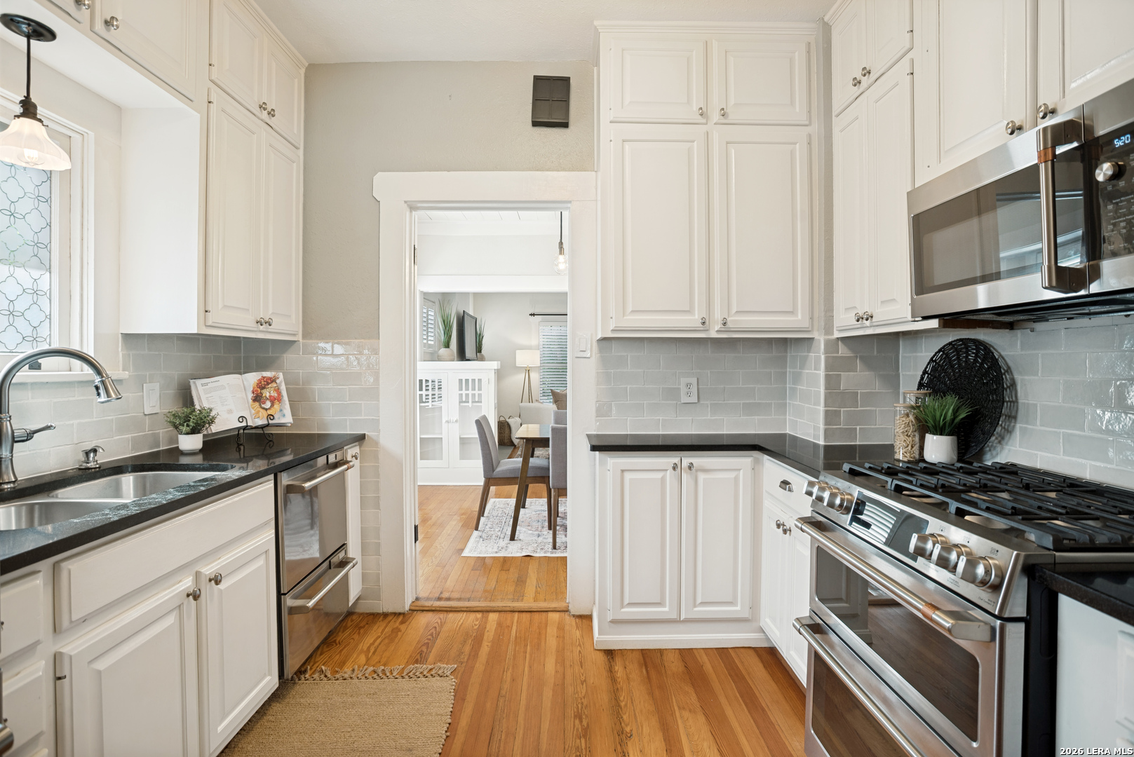 428 Queen Anne Ct, ,  78209 — photo 1