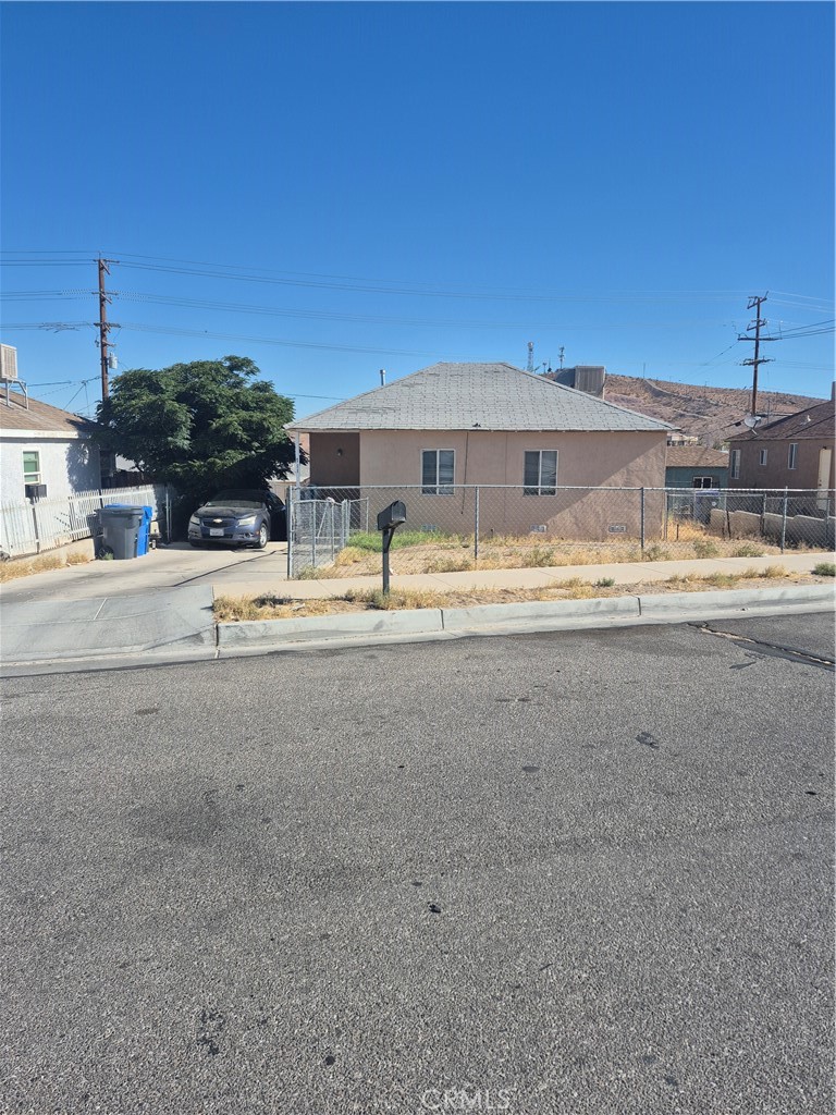711 W Buena Vista, Barstow, CA 92311 — photo 1