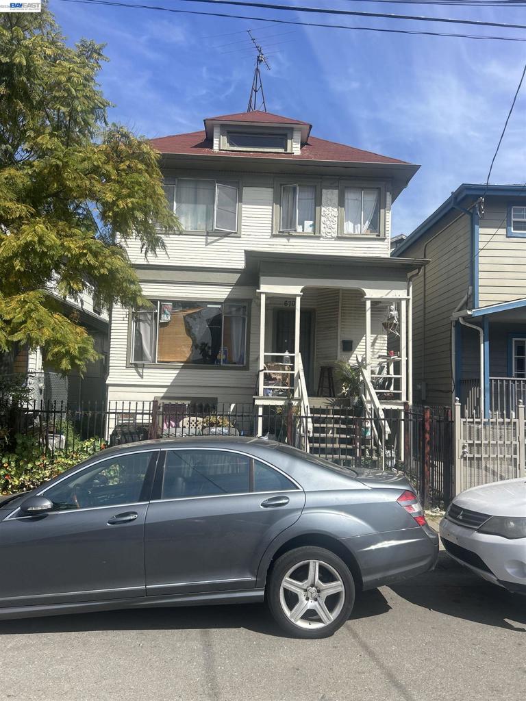 670 32nd st, Oakland, CA 94609-4503 — photo 1