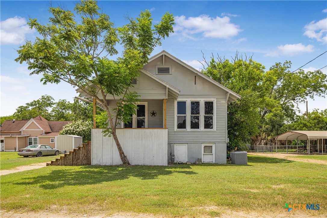 414 Hochheim, Yoakum, TX 77995 — photo 1