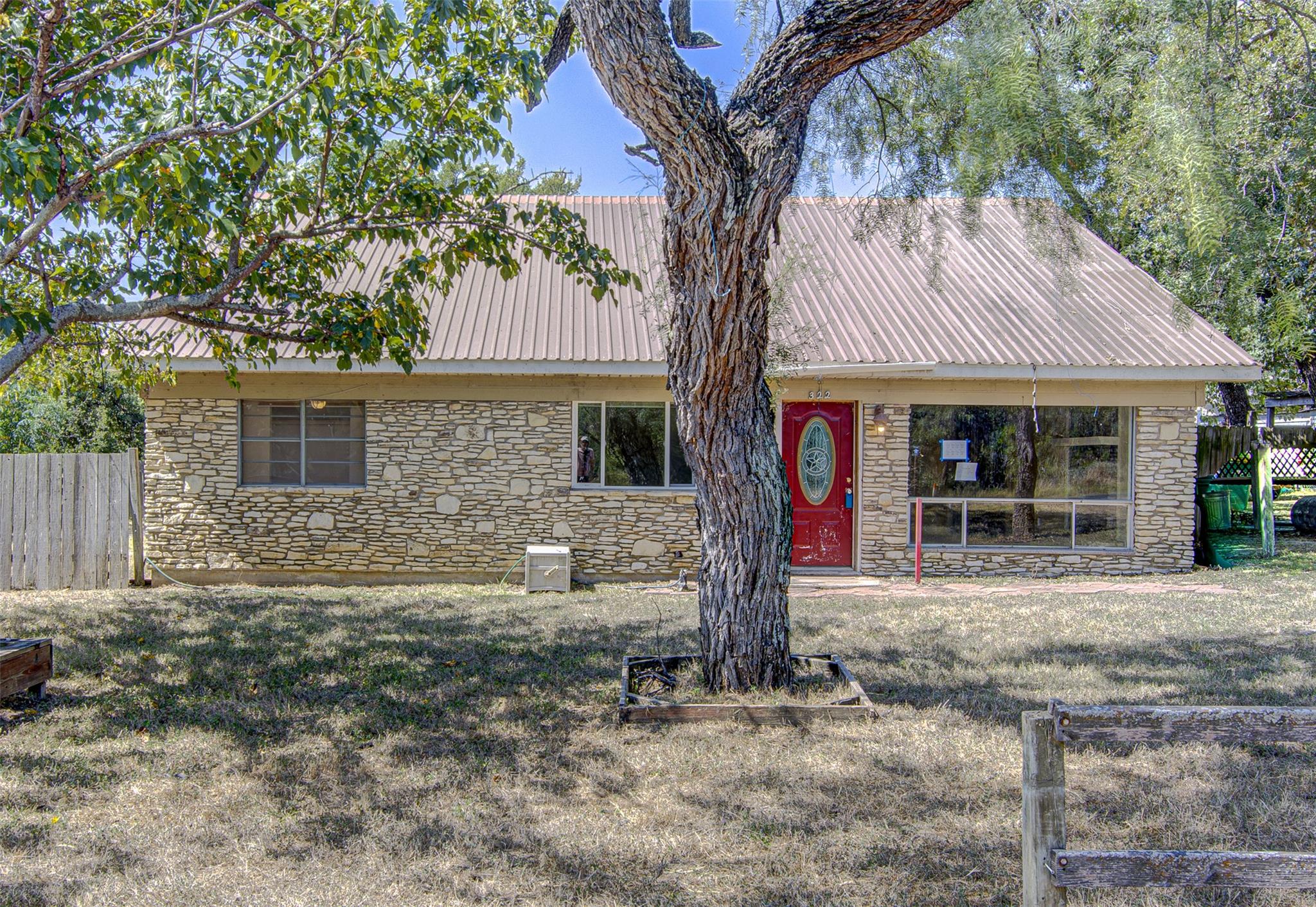 322 E Castleshoals Dr, Granite Shoals, TX 78654 — photo 1