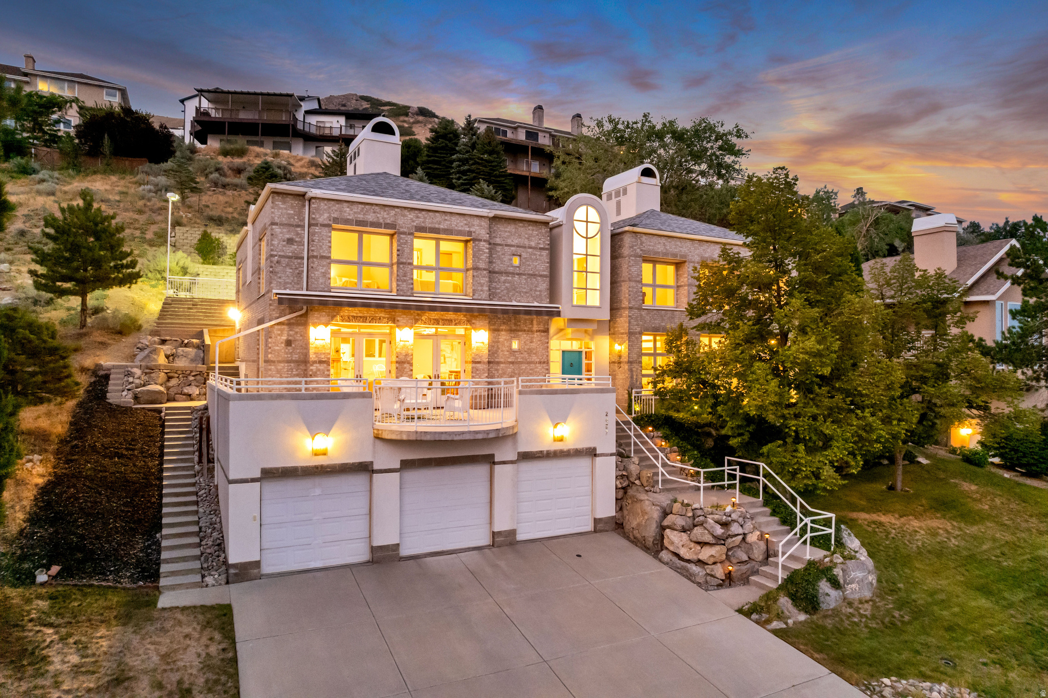 2457 S SCENIC DR, Salt Lake City, UT 84109 — photo 1