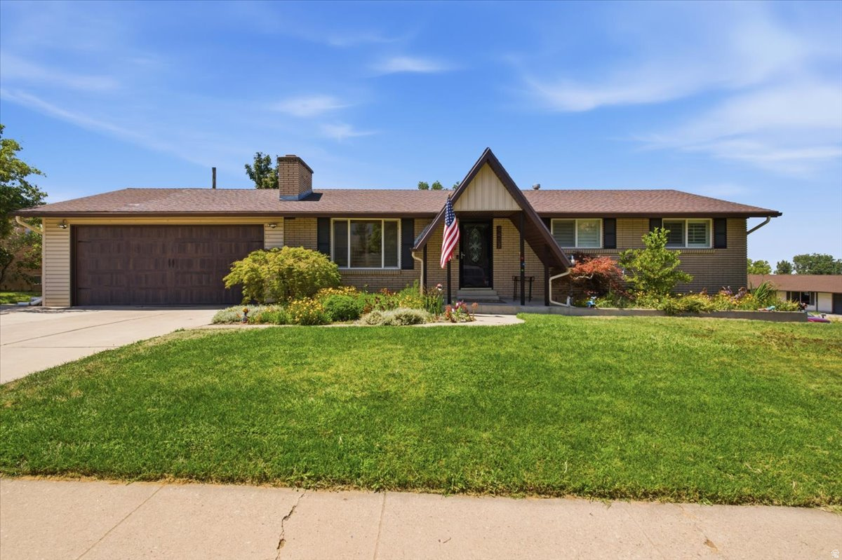 4407 S VISTA DR, South Ogden, UT 84403 — photo 1
