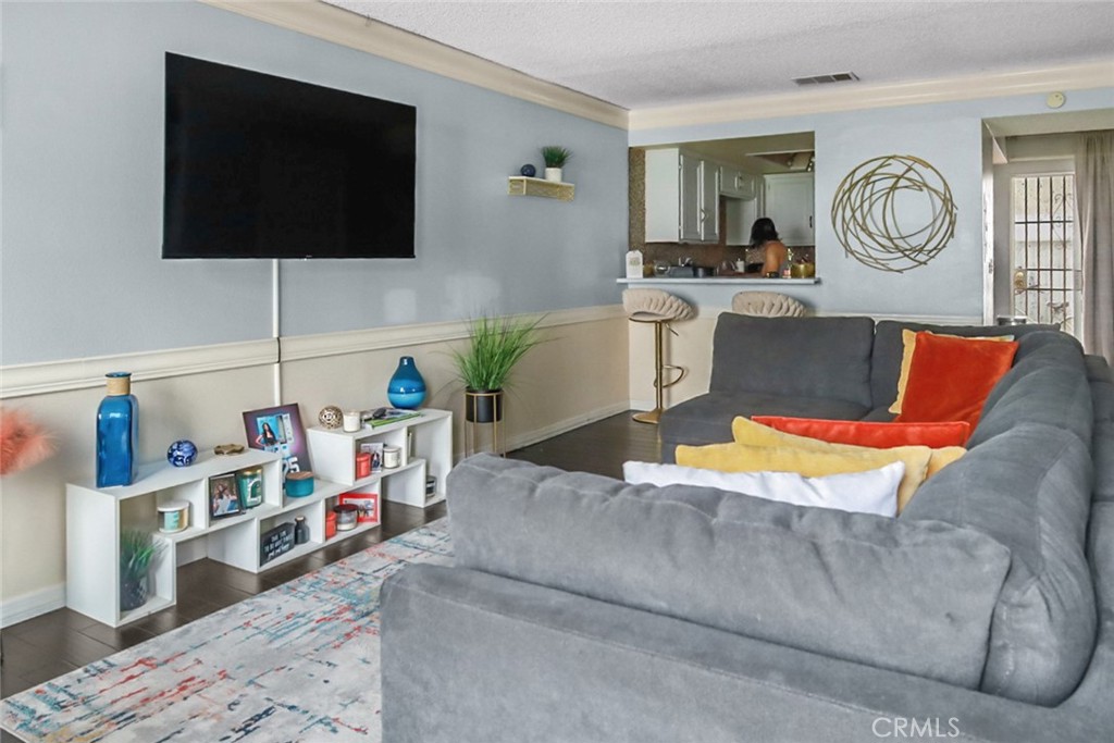 810 W Compton 16
