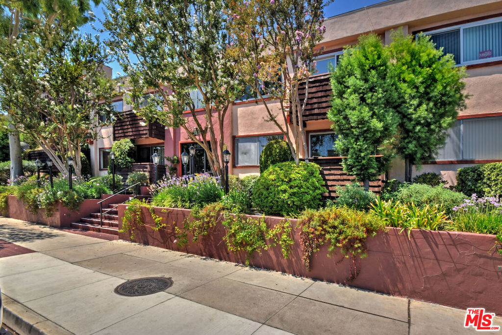 5403 Newcastle Avenue 19, Encino, CA 91316 — photo 1
