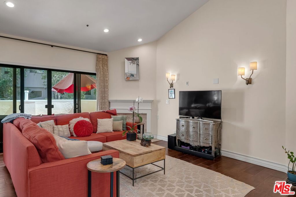 1722 Malcolm Avenue 304, Los Angeles, CA 90024 — photo 1
