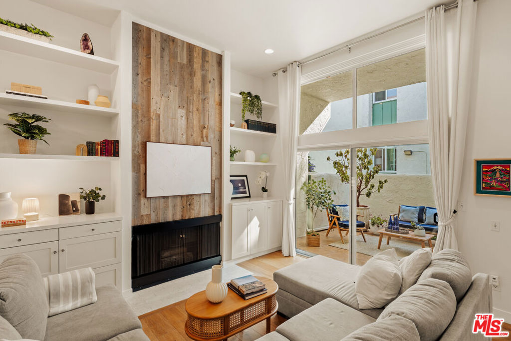 4914 Mcconnell Avenue 1/2, Los Angeles, CA 90066 — photo 1
