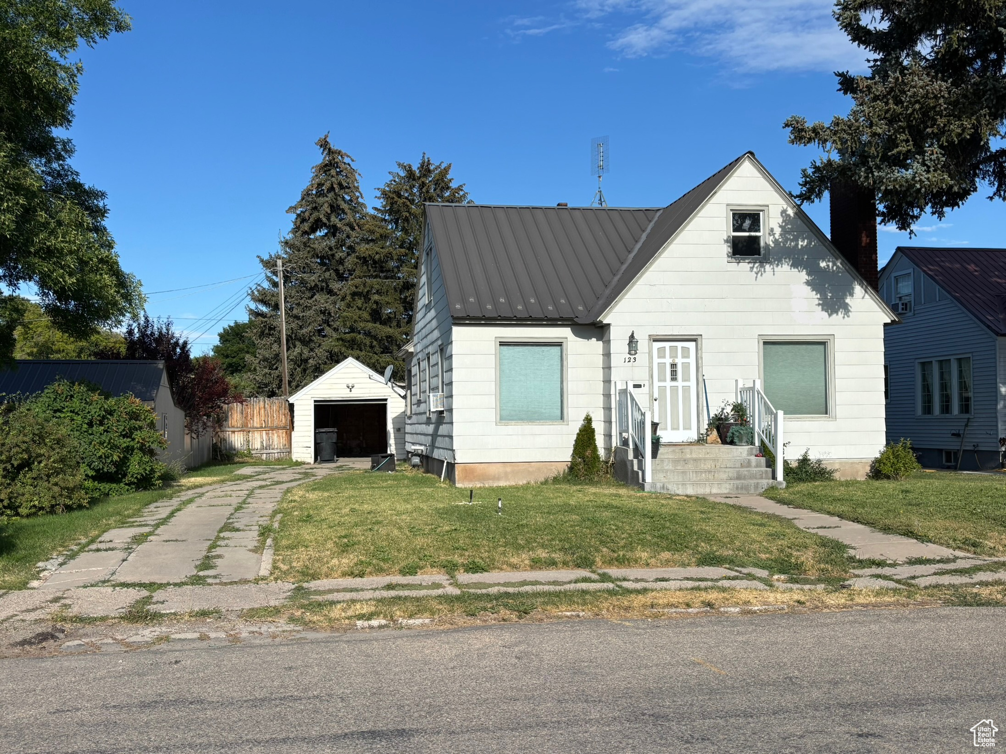 123 S 7TH ST