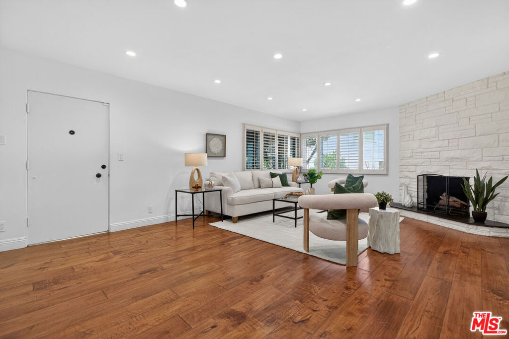 4563 Finley Avenue 3, Los Angeles, CA 90027 — photo 1