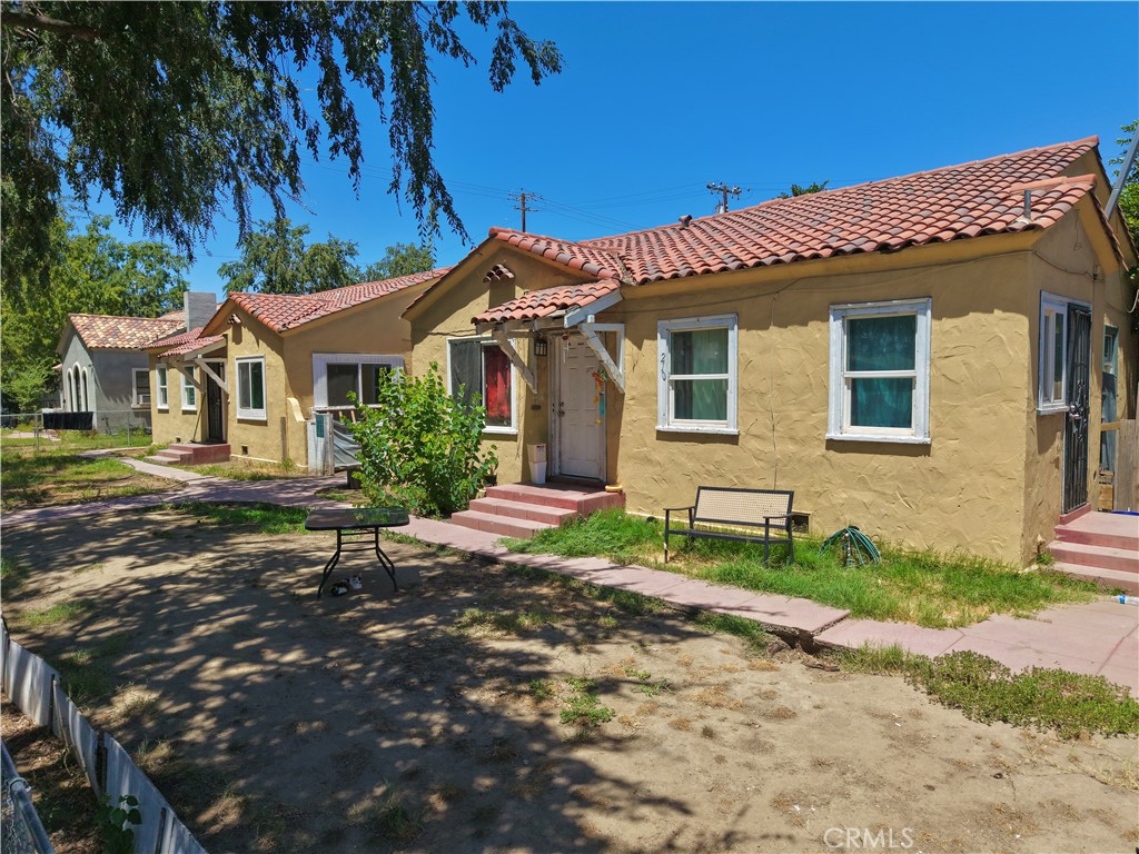 210 17th Street, Bakersfield, CA 93301 — photo 1
