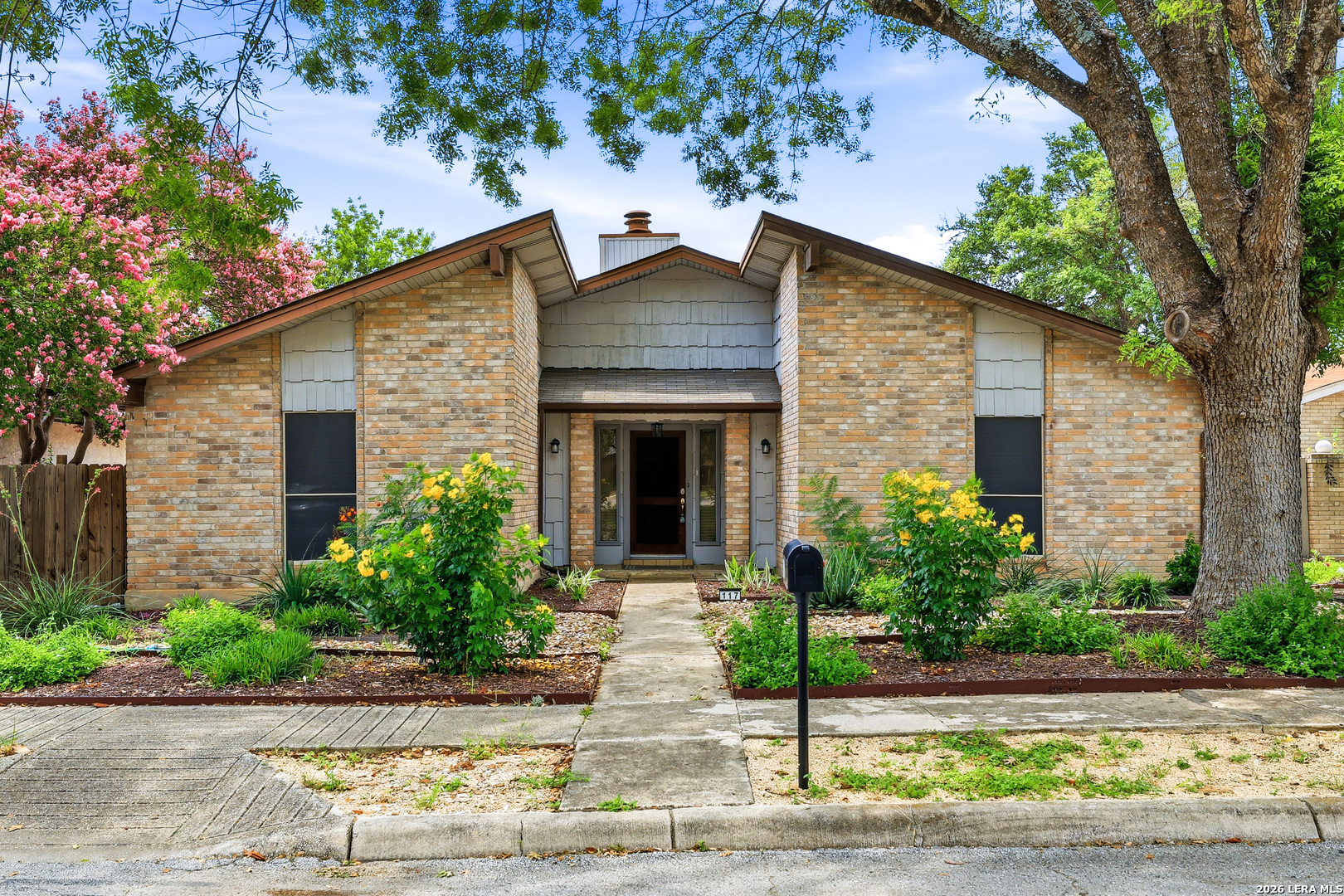 117 De Vaca, Universal City, TX 78148 — photo 1