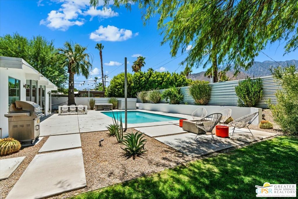 2889 N Davis Way, Palm Springs, CA 92262 — photo 1