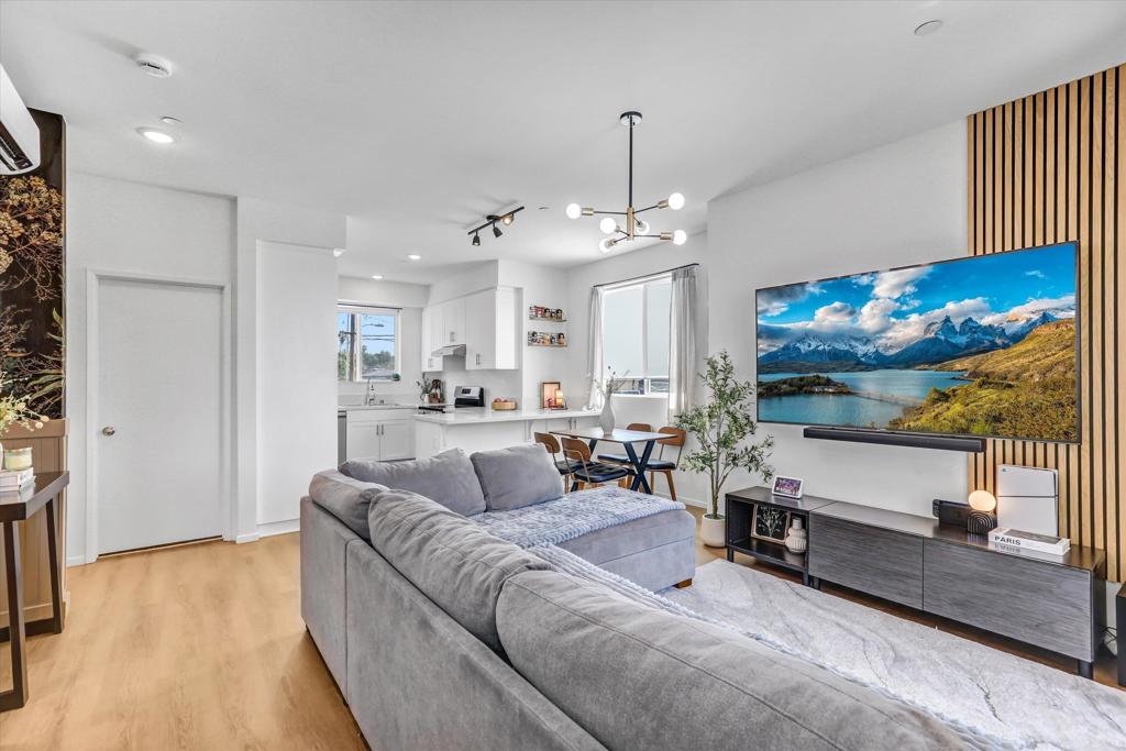 402 Creekside Cir, San Diego, CA 92114 — photo 1